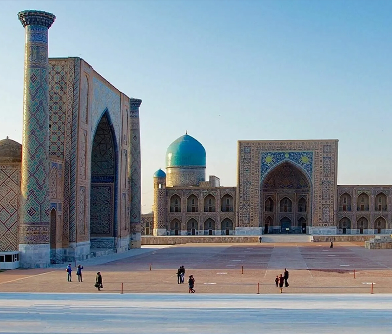 Painting Project of the Landmark Tower of Silk Road Happy World, Phase II Project of Silk Road Style City